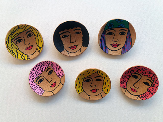 Atelier Jopo, Broches